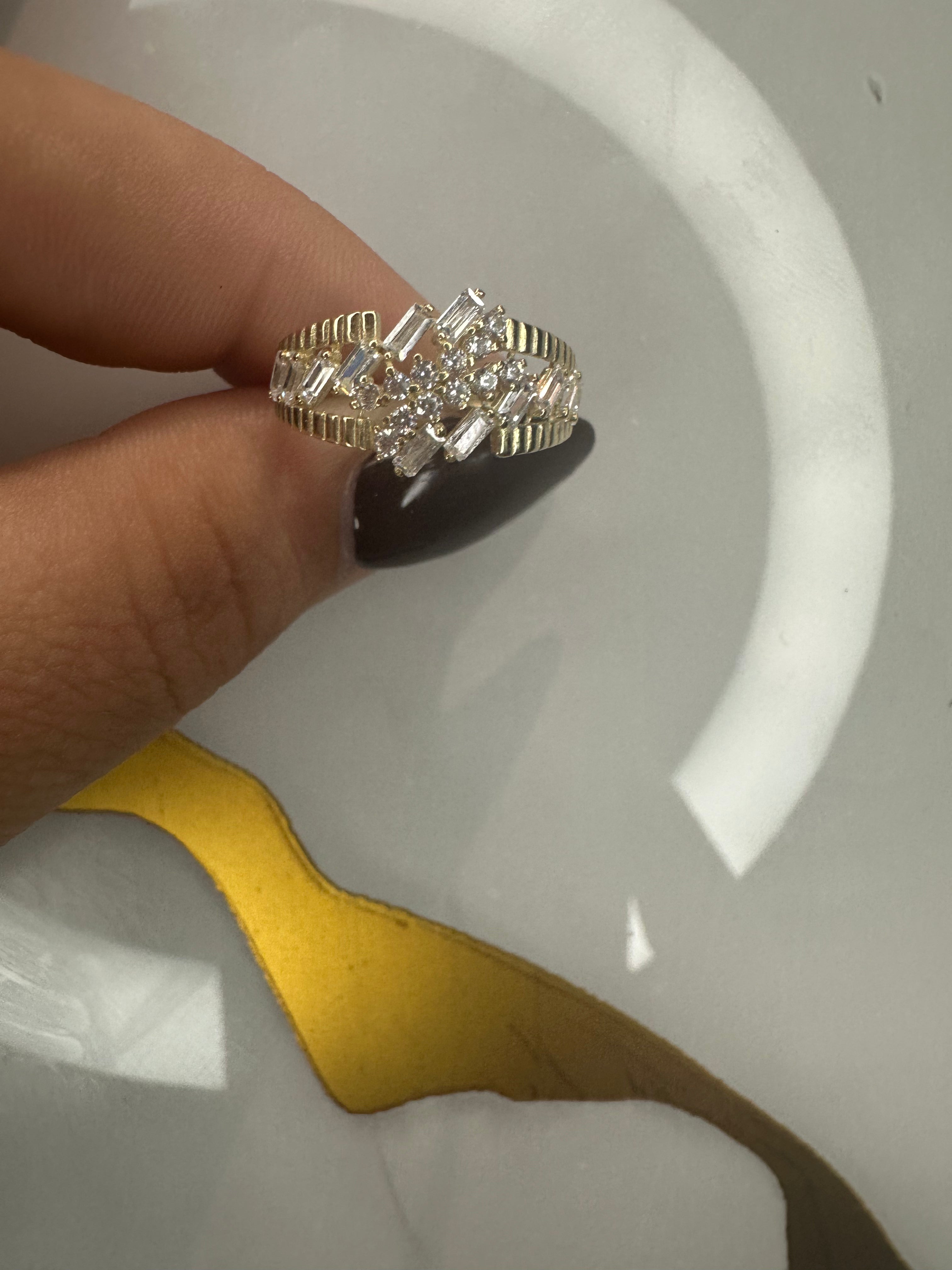 Anillo Clásico de Oro 10K – Talla 7