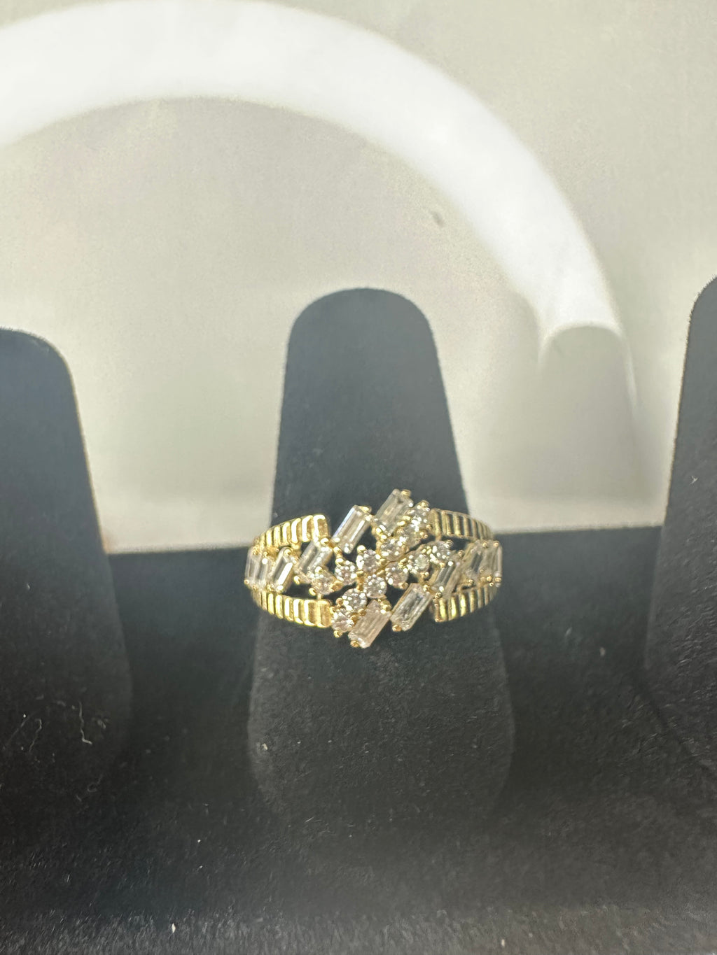 Anillo Clásico de Oro 10K – Talla 7