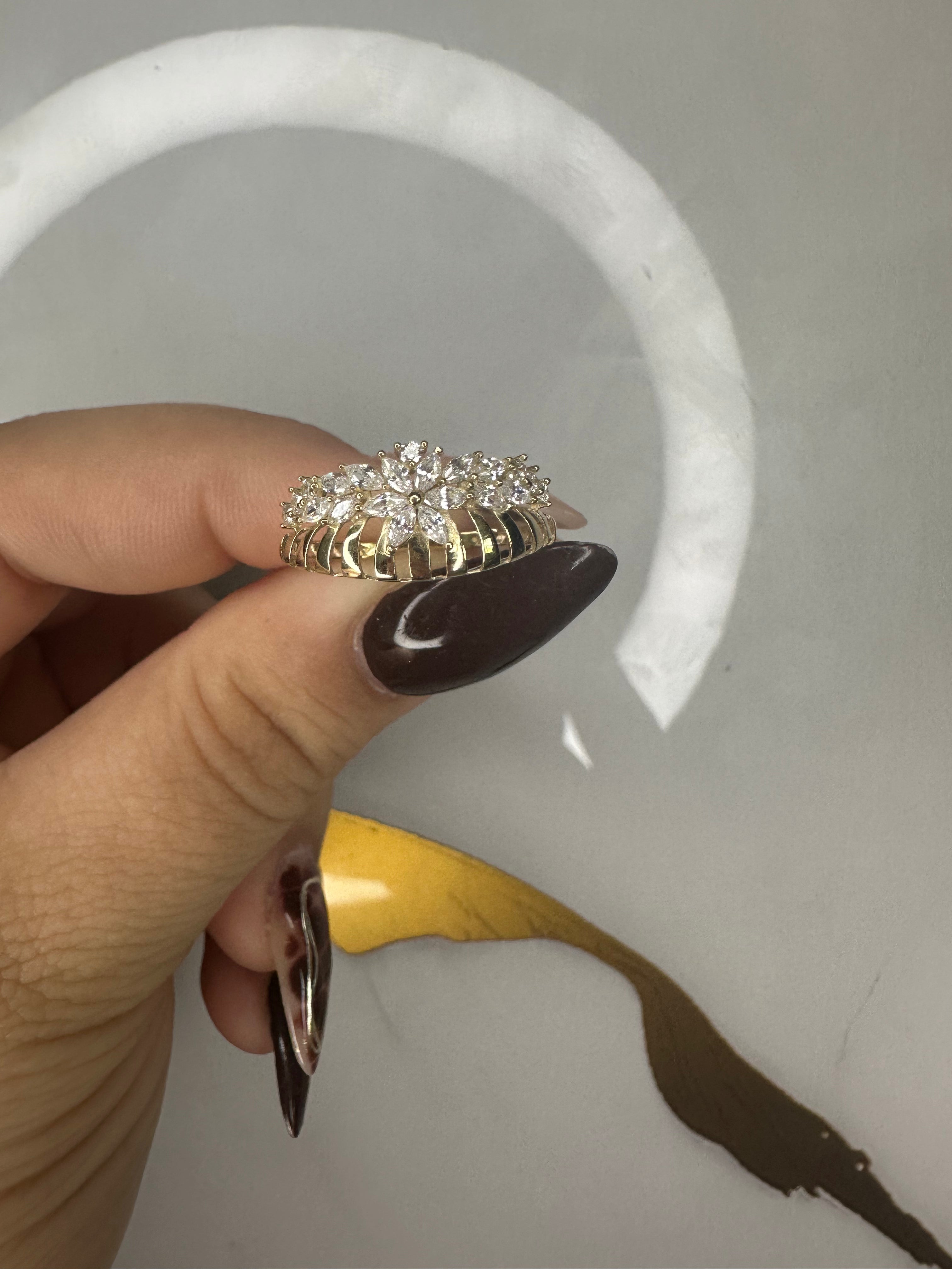 Anillo de Oro 10K - Talla 7.5