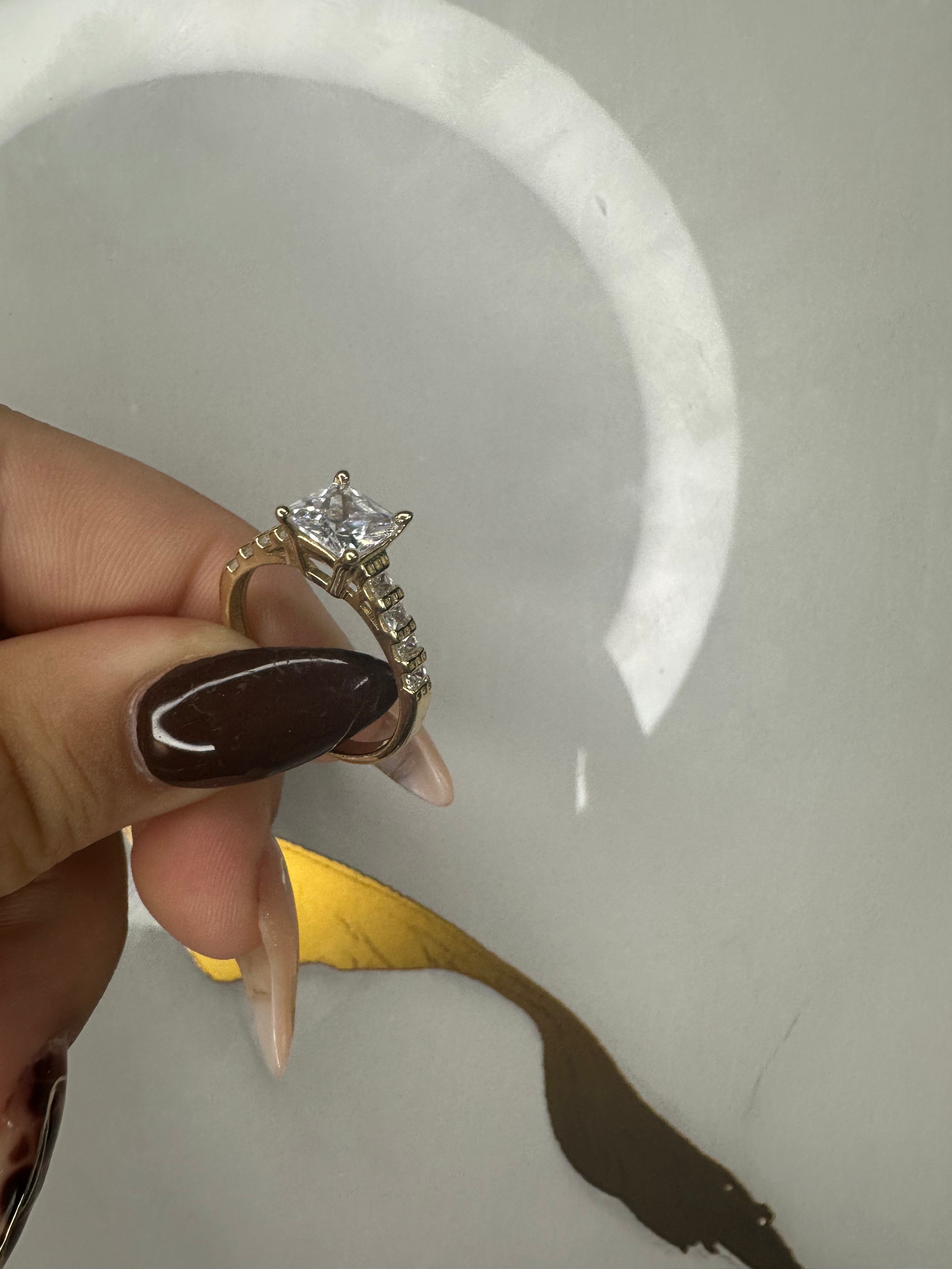 Anillo de Compromiso y Matrimonio en Oro 10K – Talla 7