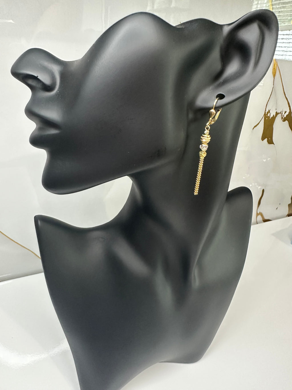 Aretes Colgantes de Oro 14K con Detalles Brillantes