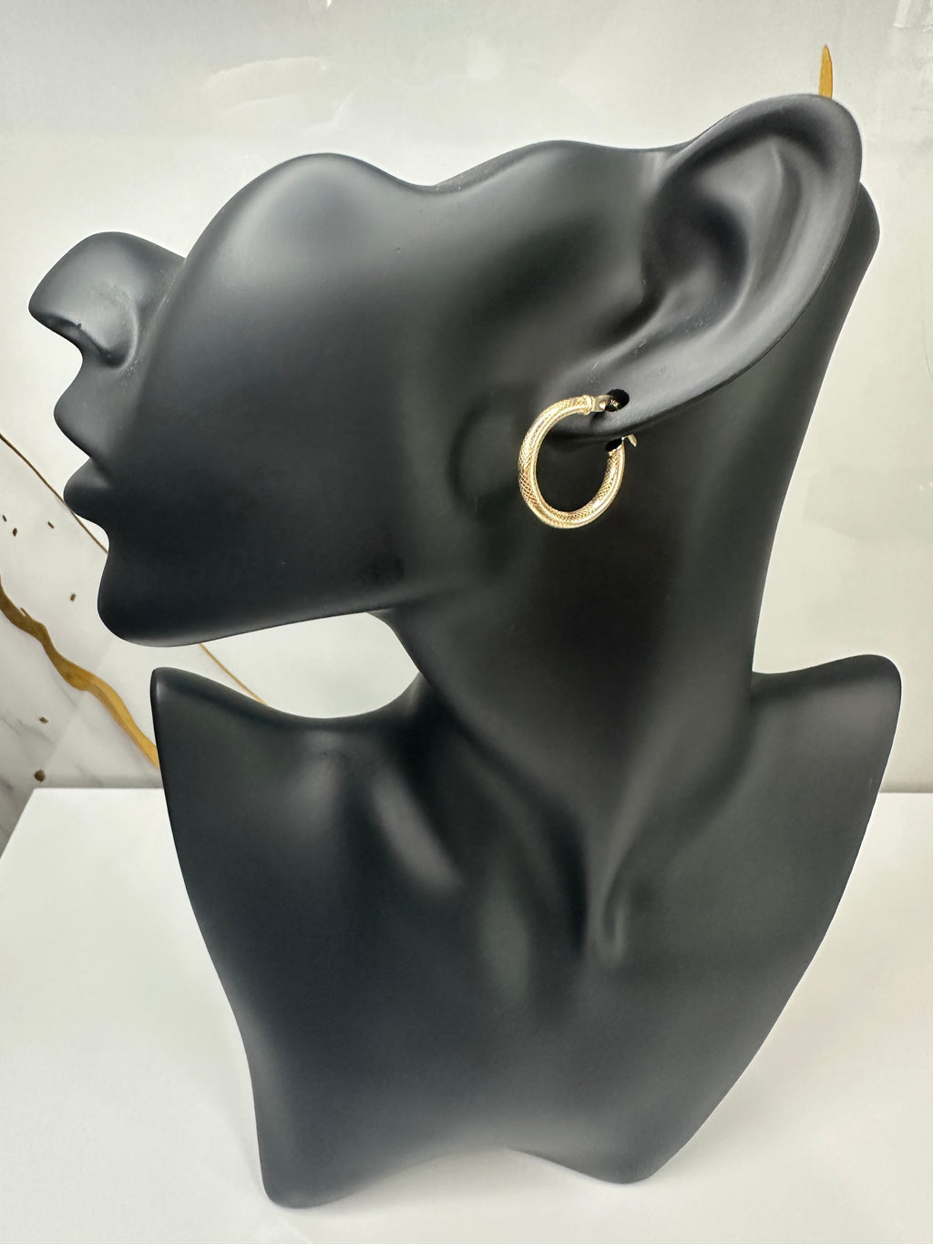 Argollas Estandar Estilo Piel de Serpiente de Oro 10K