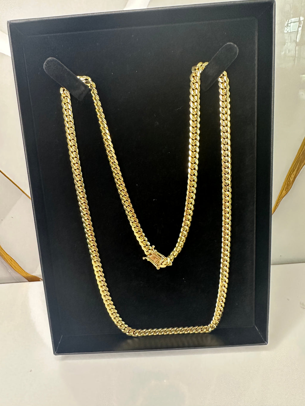 Cadena Cubana Sólida en Oro 10K – 24" | 5.5 mm