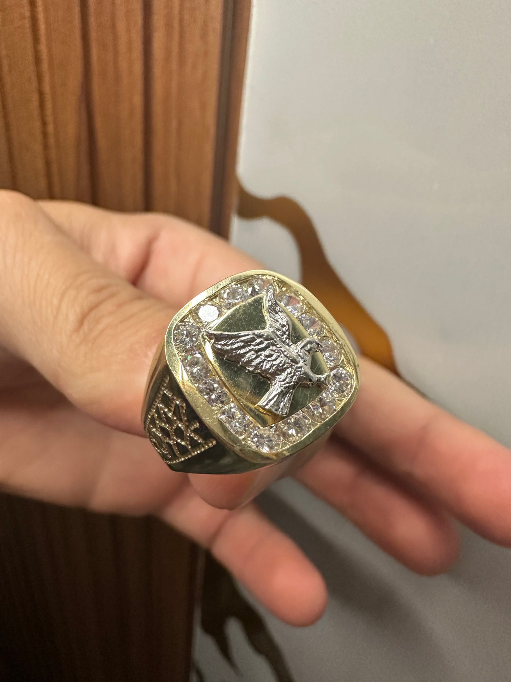 Anillo para Hombre con Águila – Oro 10K | Talla 10.5