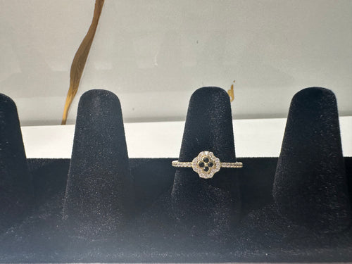 Anillo de Flor Negra para Mujer con Piedras – Oro 10K | Talla 7.5