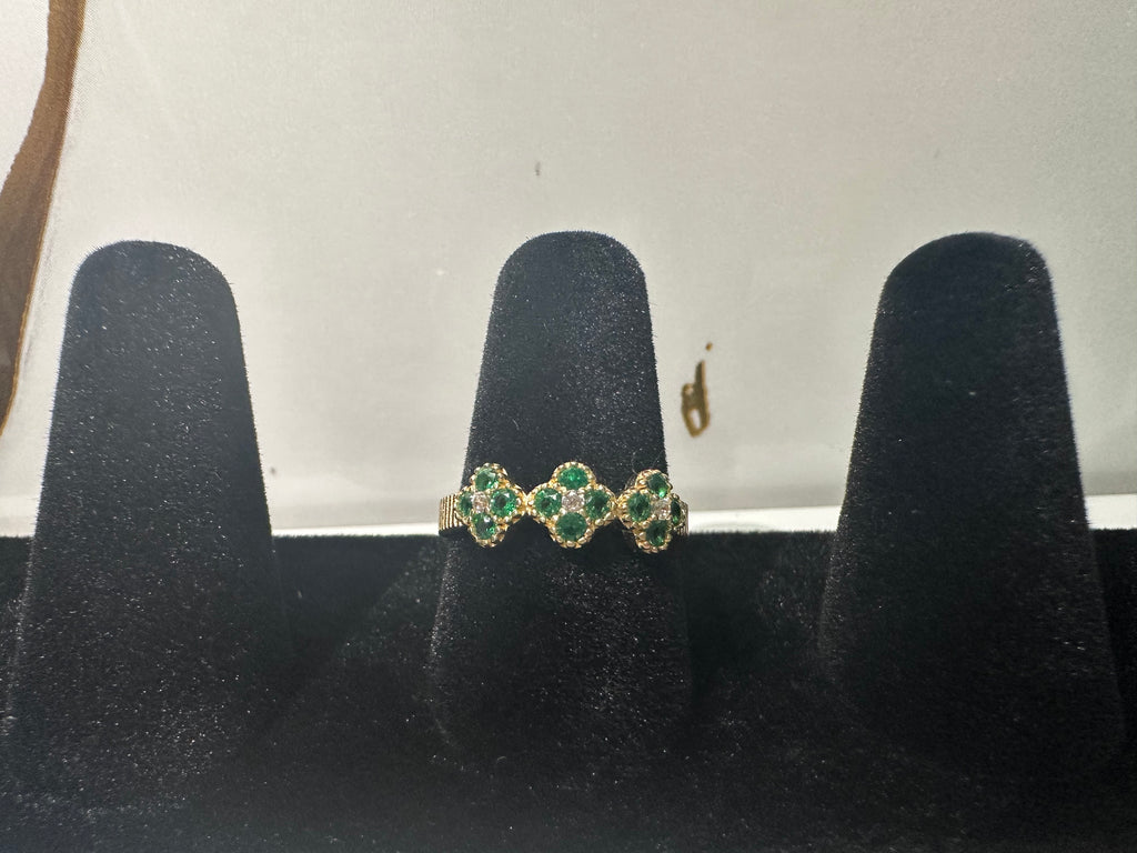 Anillo de Tres Flores Verdes para Mujer – Oro 10K | Talla 7