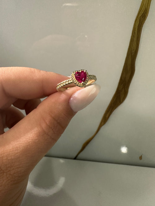 Anillo de Corazón Rojo para Mujer – Oro 10K | Talla 7