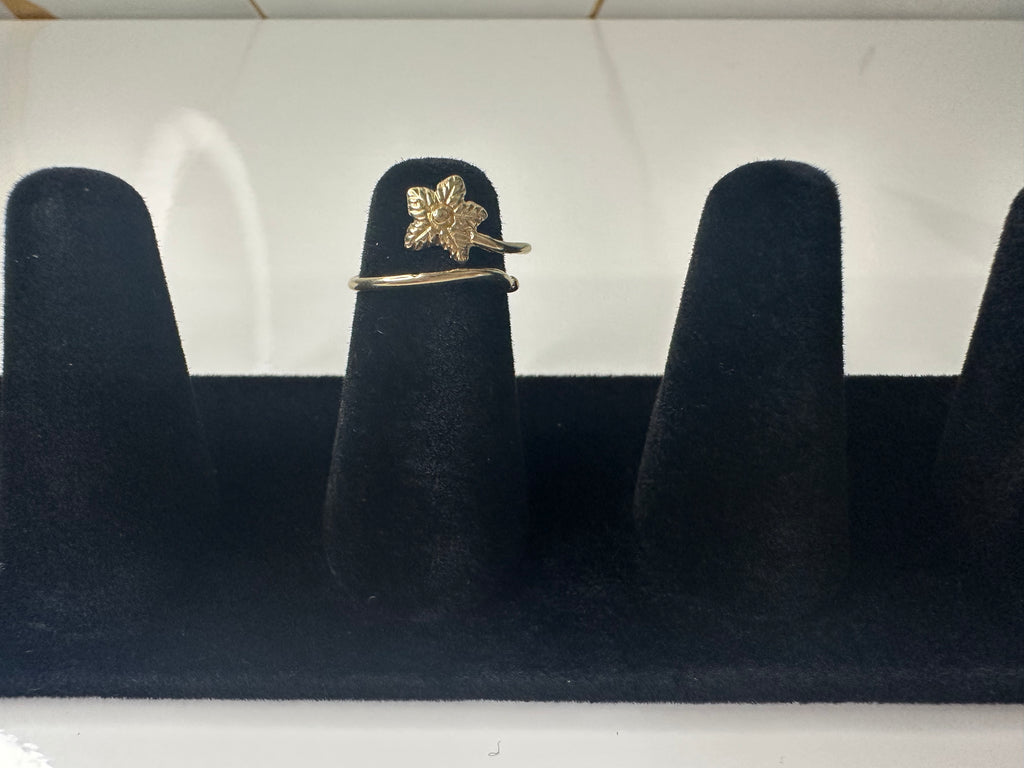 Anillo de Flor para Pie – Oro 14K | Talla Ajustable