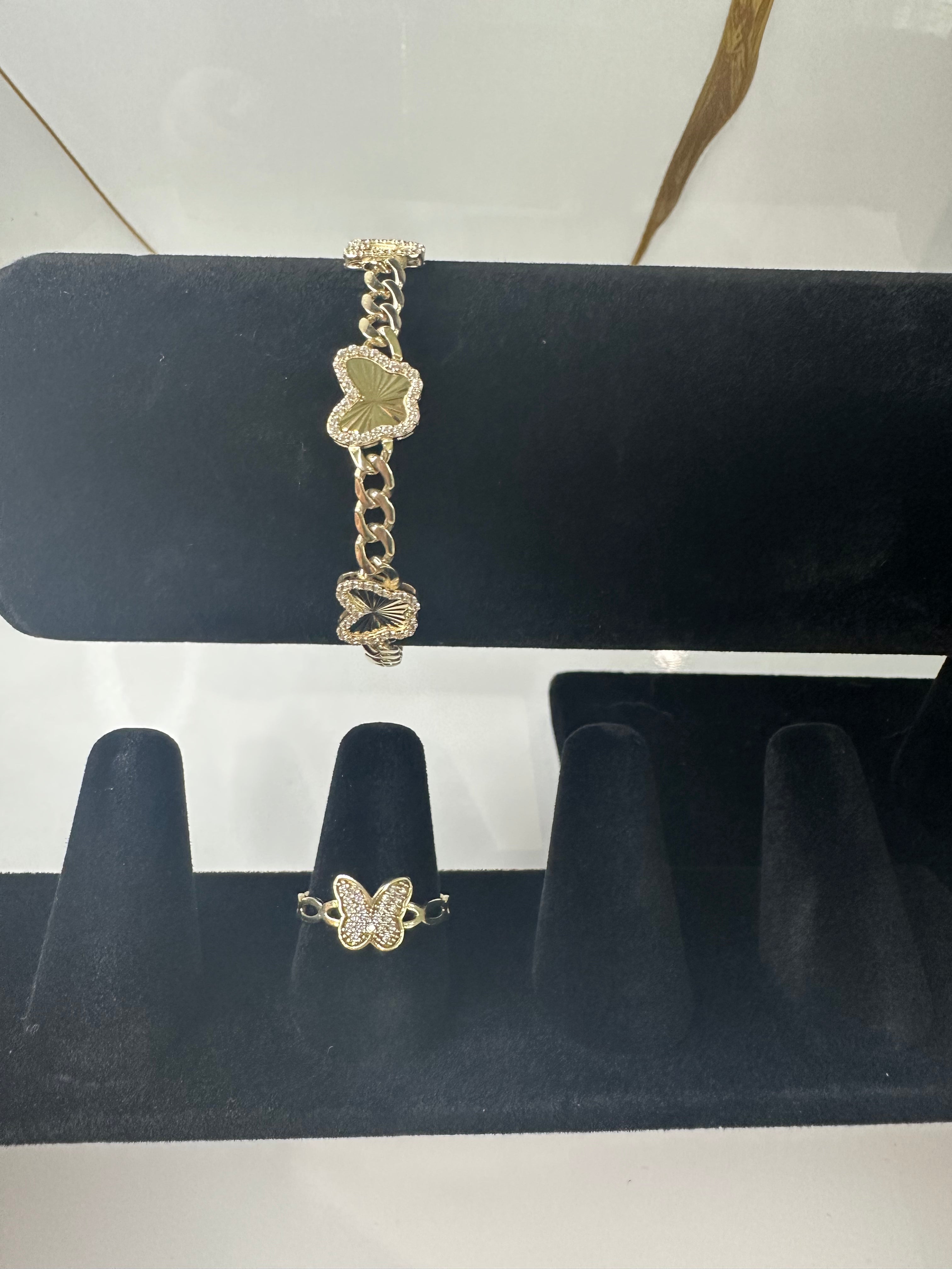 Manilla con 3 Mariposas – Oro 10K | 7"
