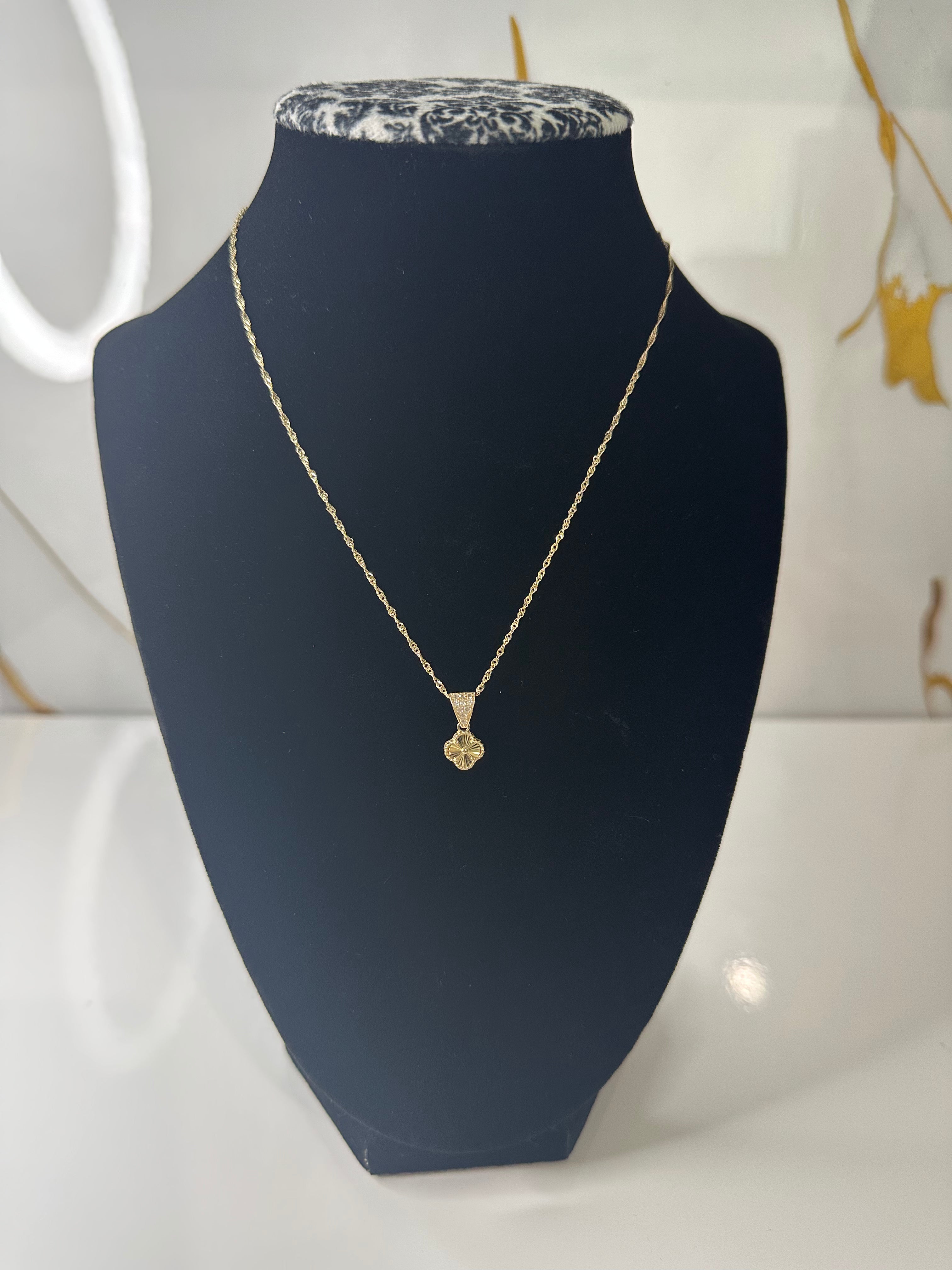Cadena con Dije de Flor – Oro 10k, 16"