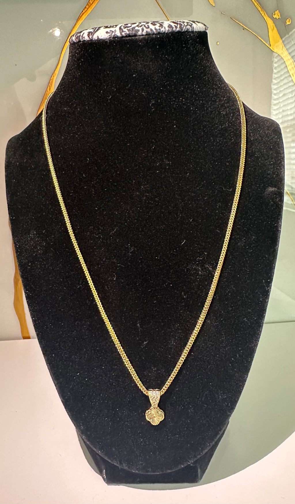 Cadena Franco con Dije de Flor en Oro 10K – 20" | 1.5 mm