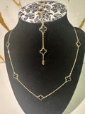 Set de Collar y Pulsera de Flores Negras – Oro 10K