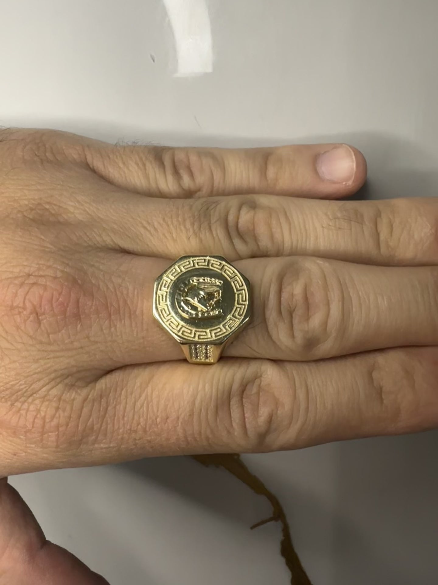 Anillo para Hombre con Herradura y Caballo – Oro 10K | Talla 9.5