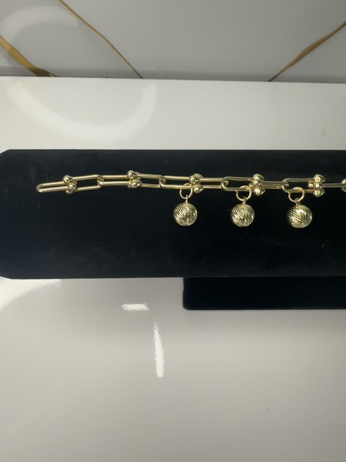 Manilla con Esferas Brillantes - Oro 10k, 7"